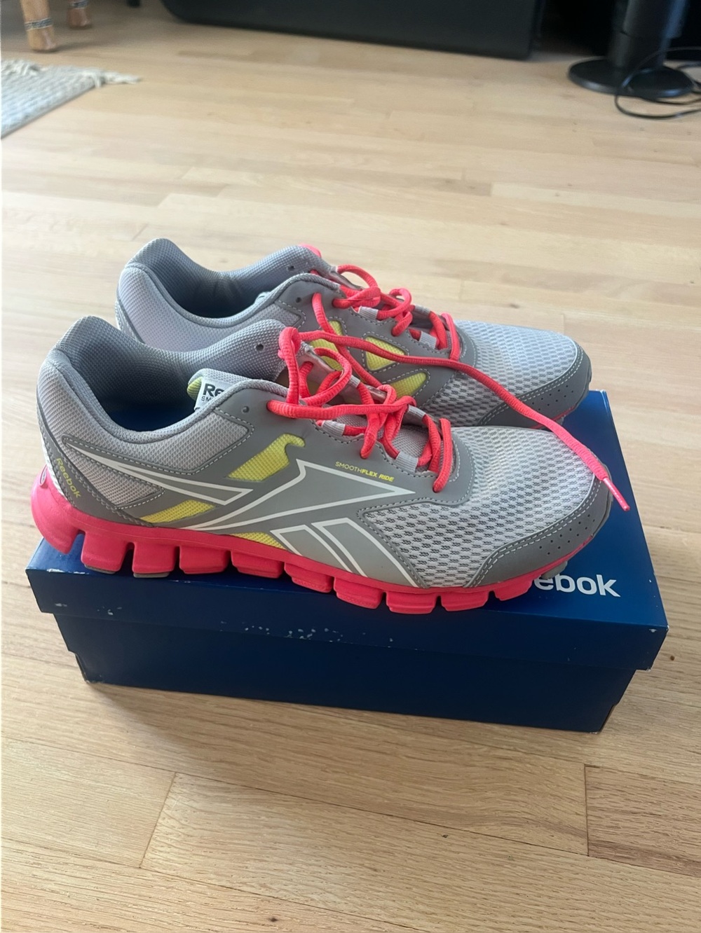 NWT Reebok SmoothFlex Ride Women’s Sneakers - Gray/White/Yellow/Coral Sz 9.5